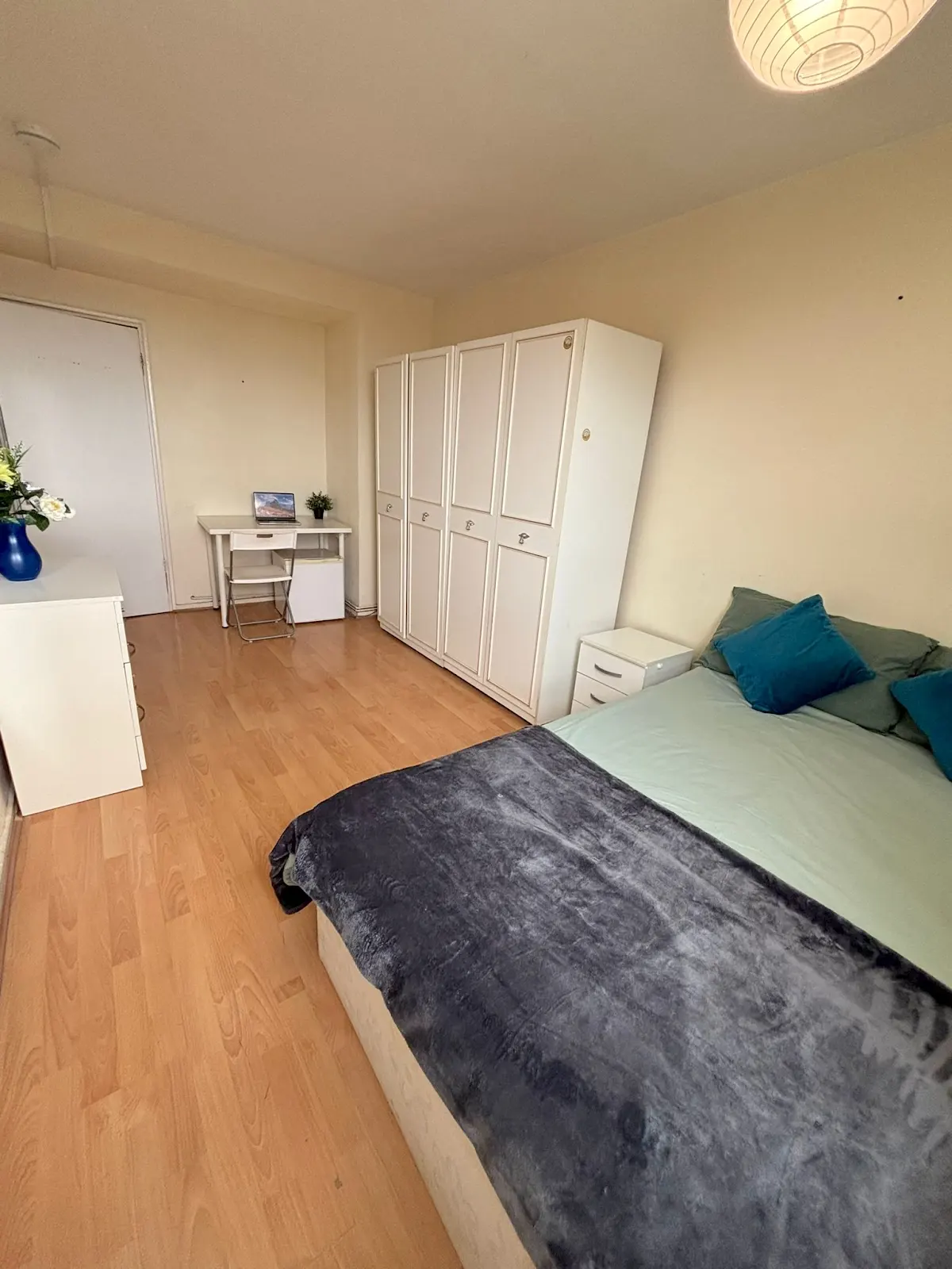 Double room near 46 Ingram House, Daling Way
